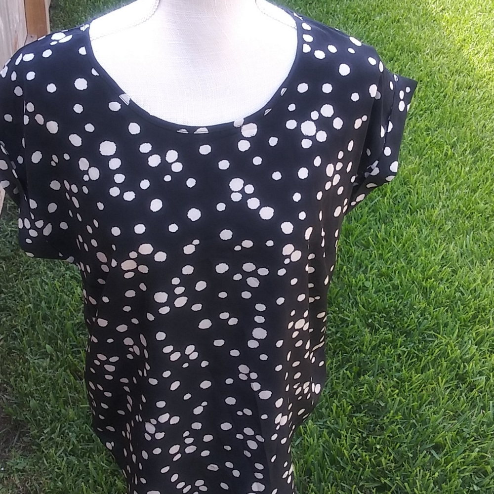 Women black and white top